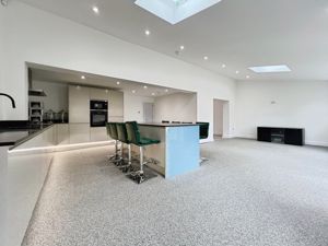 Kitchen/diner/family room- click for photo gallery